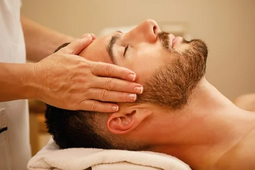 Kopf- und Gesichtsmassage